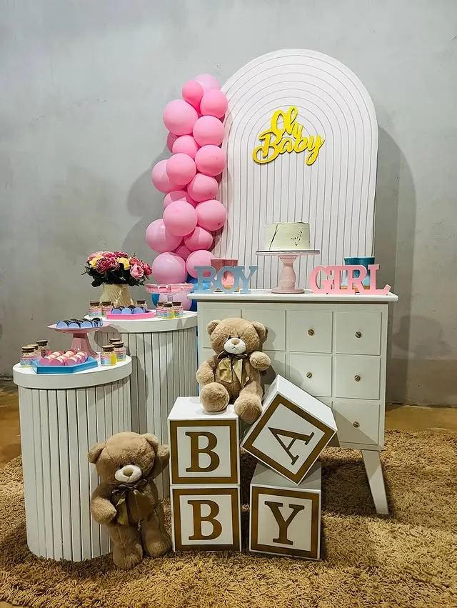 Decoração de chá de bebê com ursinhos e nuvens